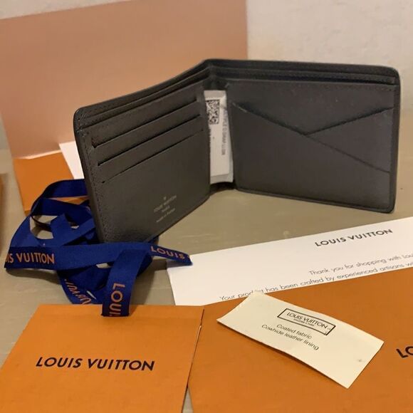Men’s Louis Vuitton Limited Edition Wallet - Picture 8 of 12
